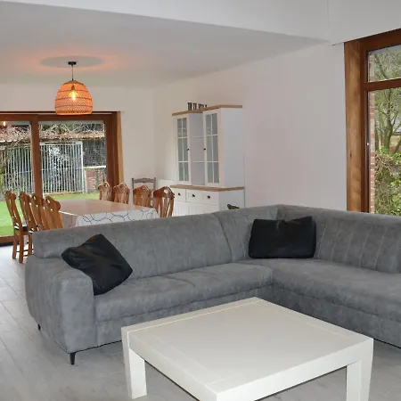Villa Welcoming In With Terrace Garden Barbeque